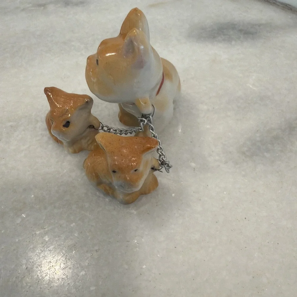 Vtg‎ Porcelain Sitting Boxer Dog w 2 Puppies On Chain Figurine Ceramic Japan MCM